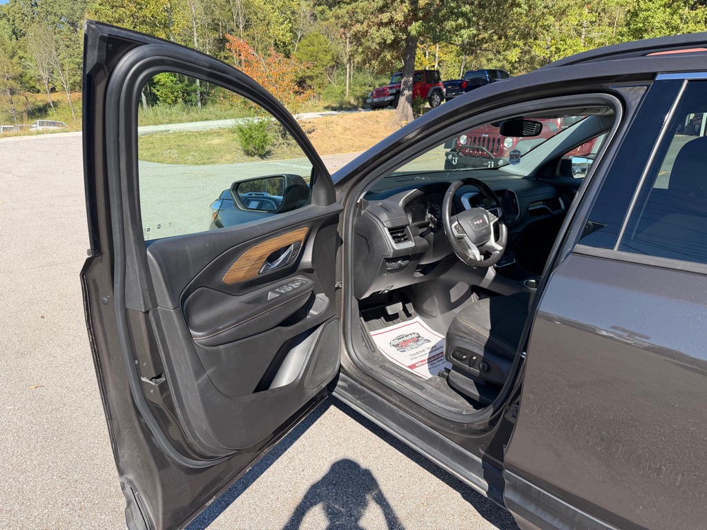 Photo 9 of this GMC TERRAIN