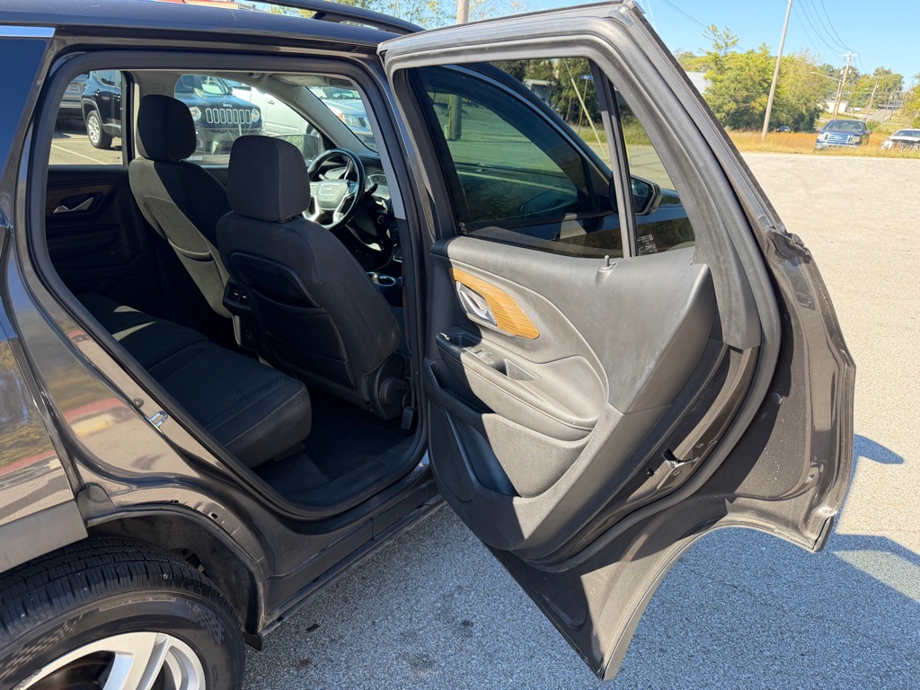 Photo 13 of this GMC TERRAIN
