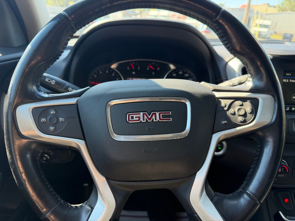 Photo 21 of this GMC TERRAIN