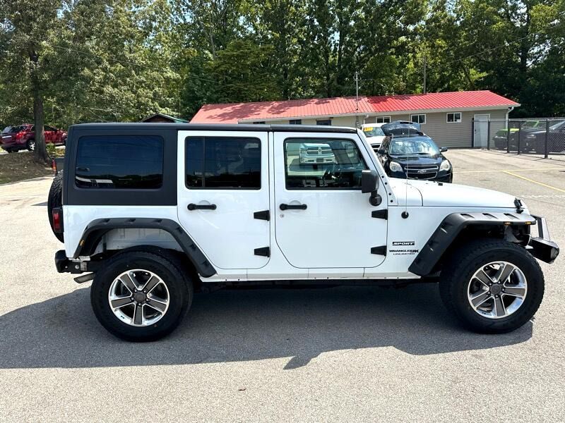 Photo 4 of this JEEP WRANGLER JK UNL