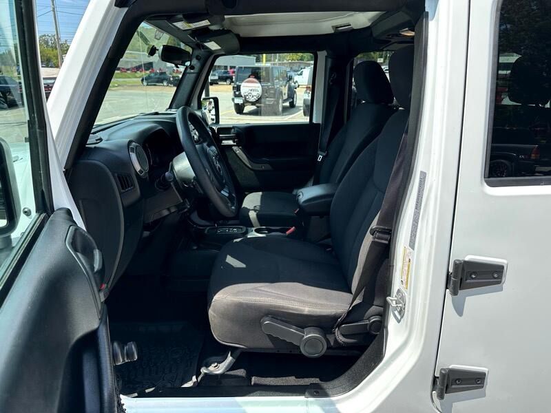 Photo 10 of this JEEP WRANGLER JK UNL