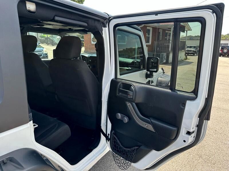 Photo 15 of this JEEP WRANGLER JK UNL