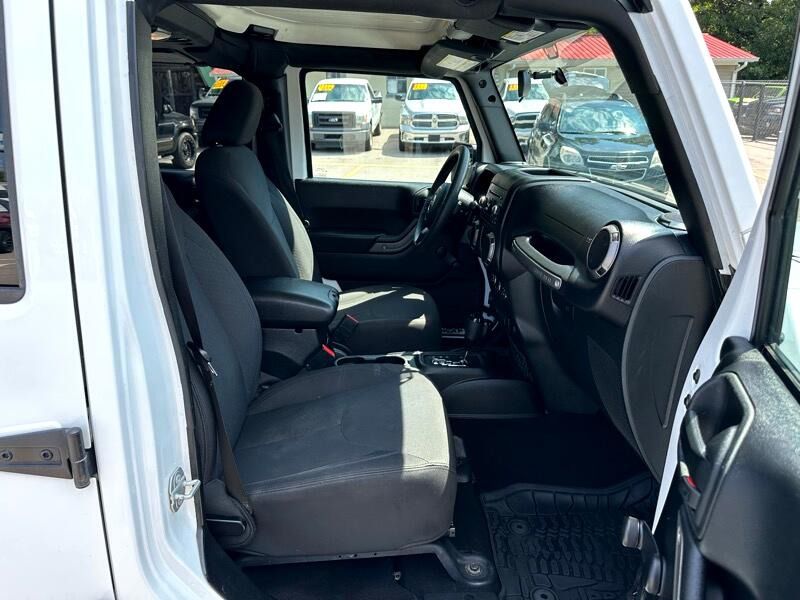 Photo 18 of this JEEP WRANGLER JK UNL