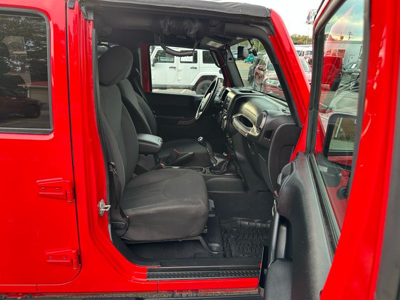 Photo 17 of this JEEP WRANGLER UNLIMI