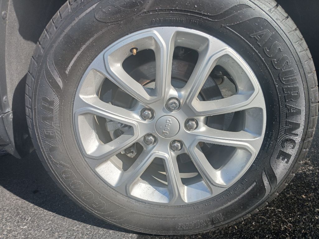 Photo 14 of this JEEP GRAND CHEROKEE