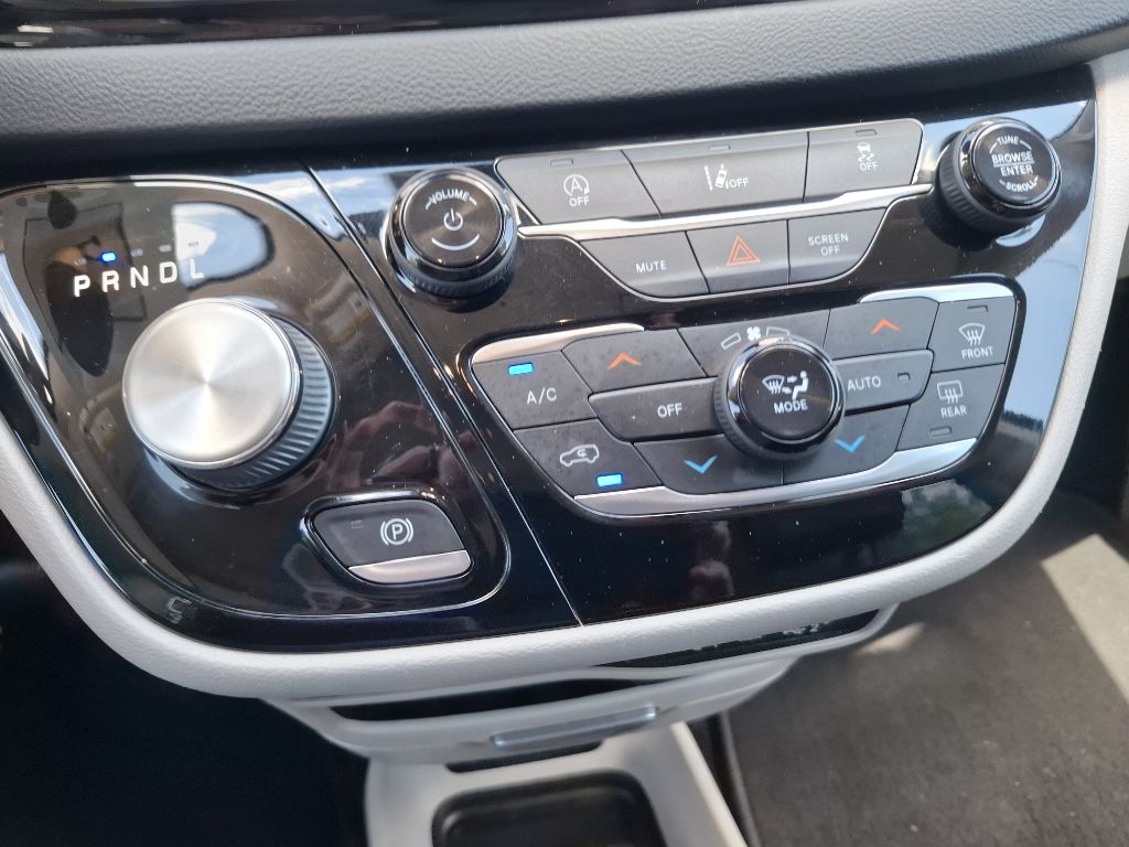 Photo 14 of this CHRYSLER PACIFICA