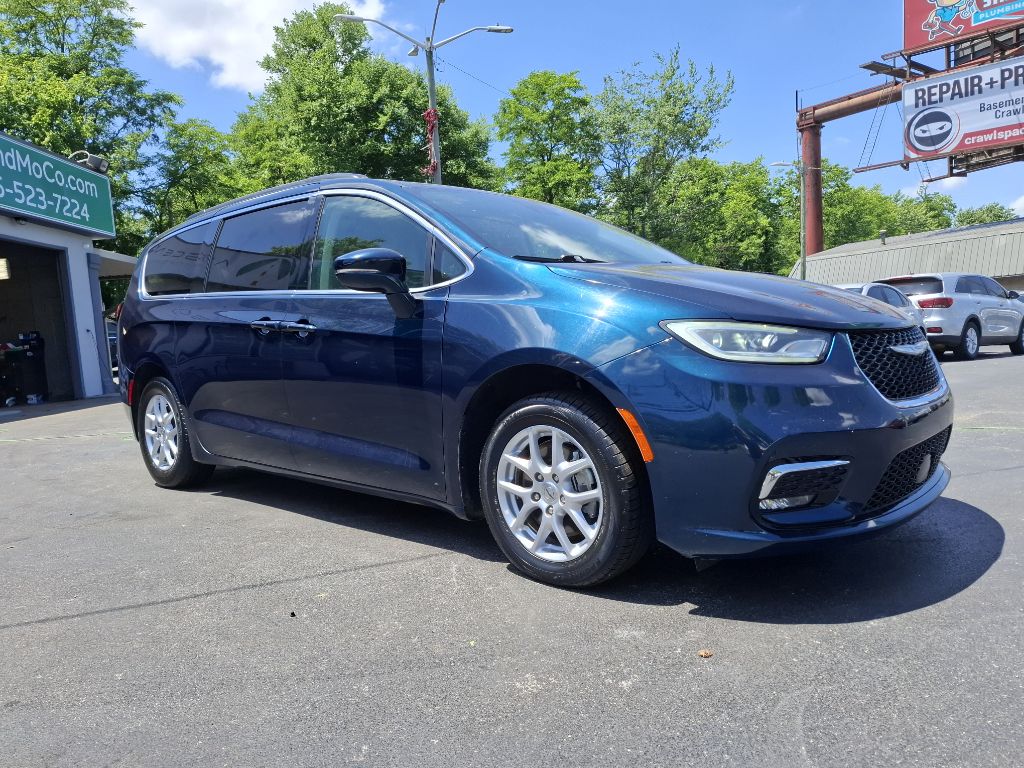 Photo 3 of this CHRYSLER PACIFICA