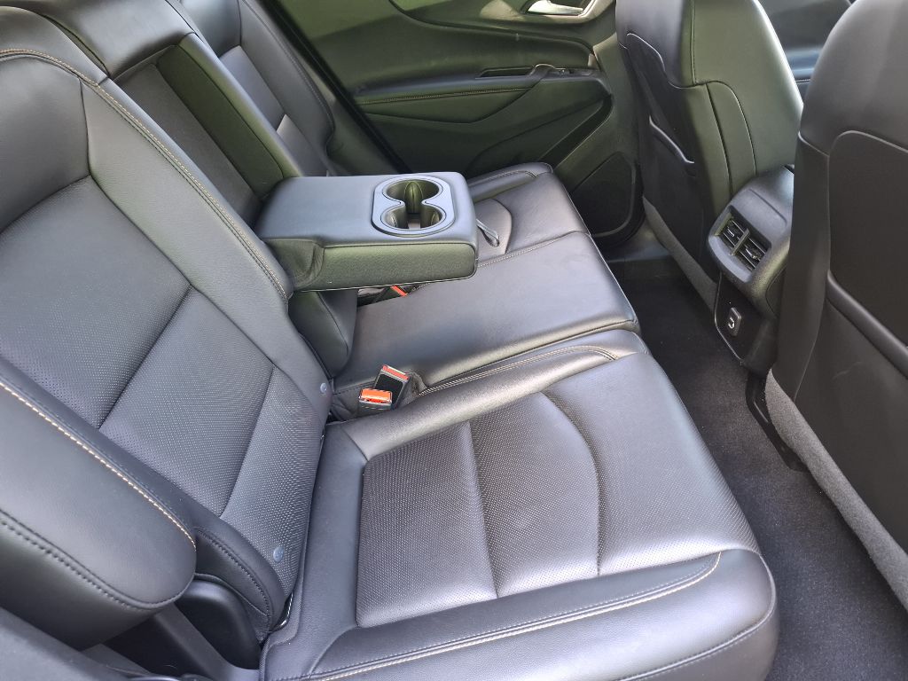 Photo 8 of this CHEVROLET EQUINOX