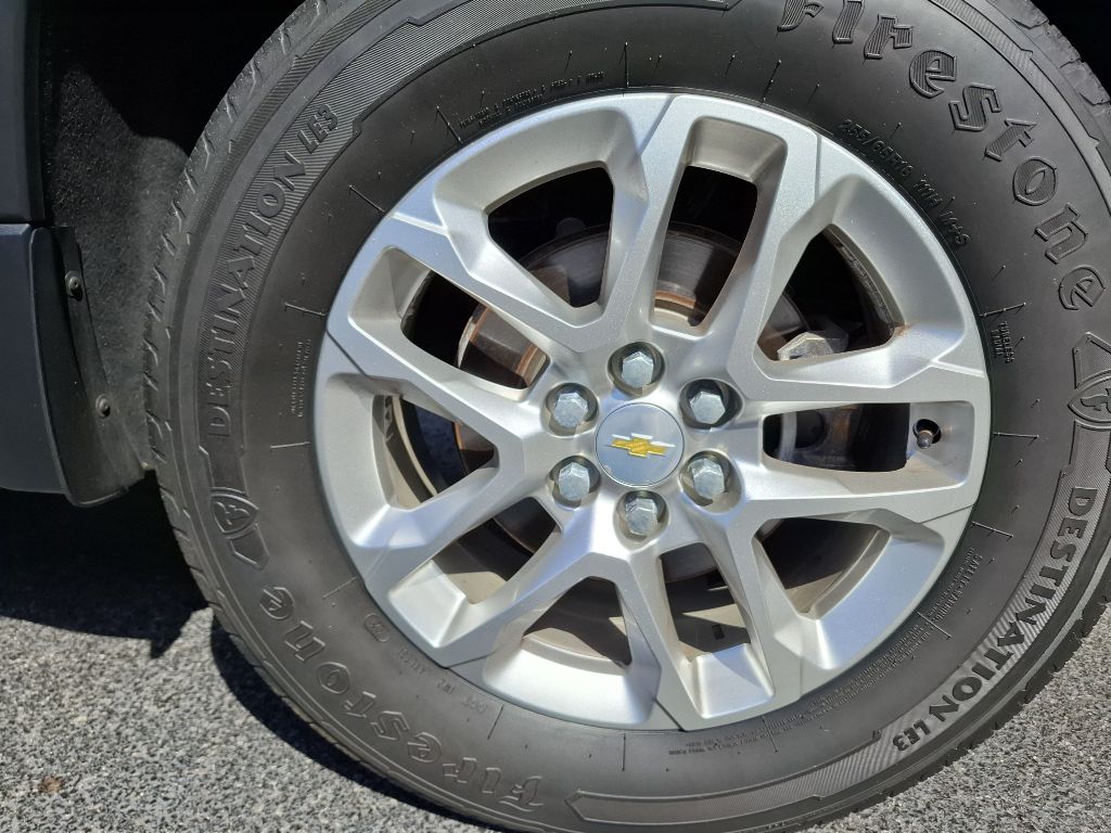 Photo 2 of this CHEVROLET TRAVERSE