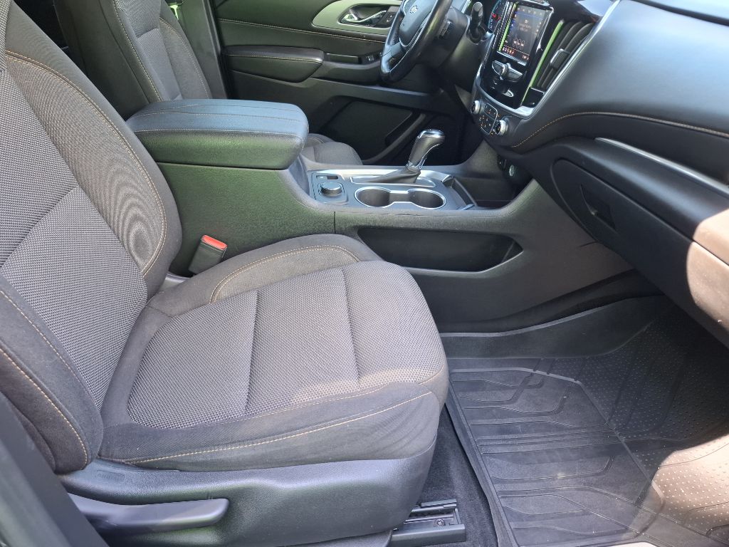 Photo 8 of this CHEVROLET TRAVERSE