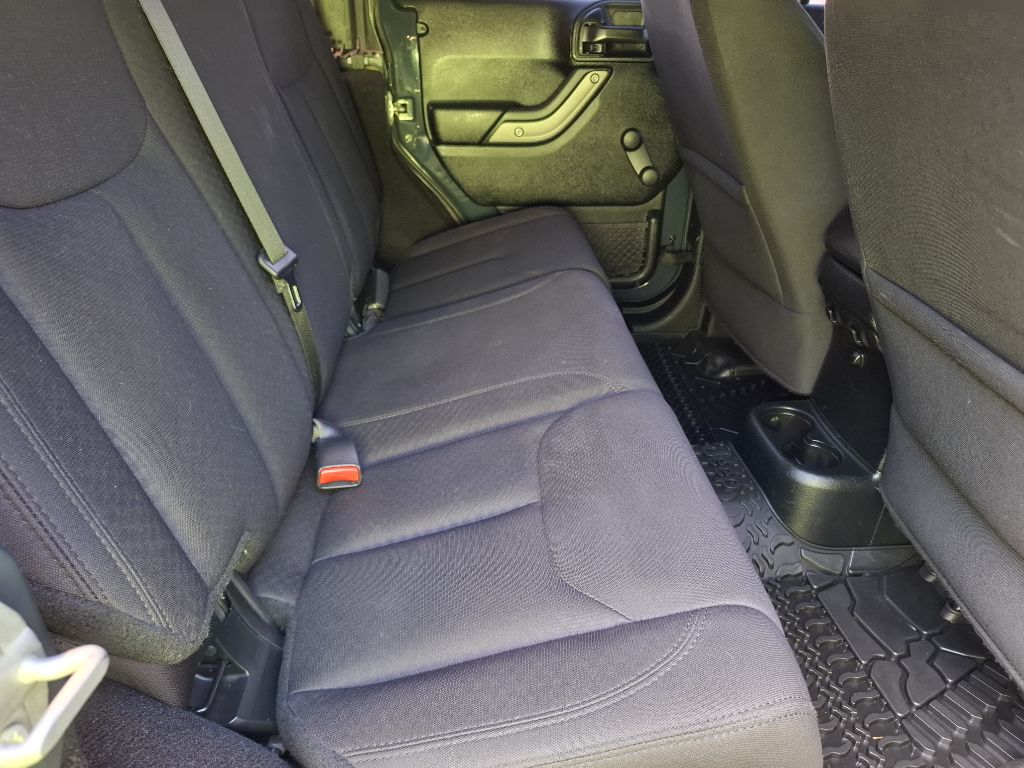 Photo 12 of this JEEP WRANGLER UNLIMI