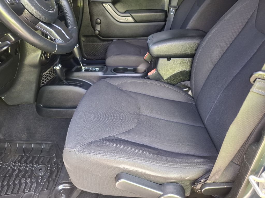 Photo 17 of this JEEP WRANGLER UNLIMI