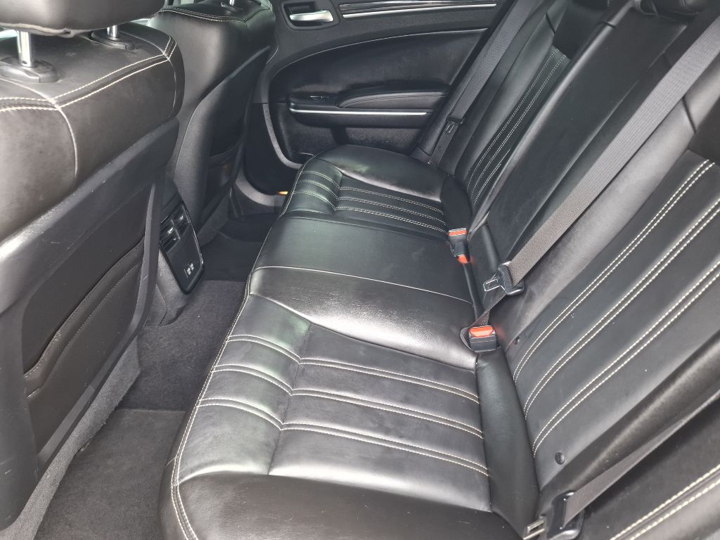Photo 11 of this CHRYSLER 300
