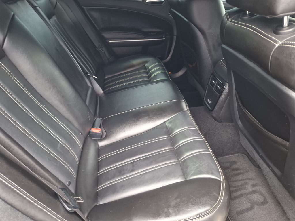 Photo 9 of this CHRYSLER 300