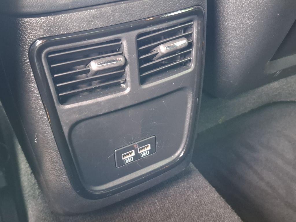 Photo 12 of this CHRYSLER 300