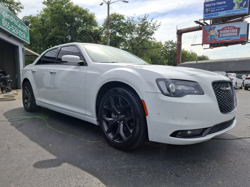 Photo 5 of this CHRYSLER 300