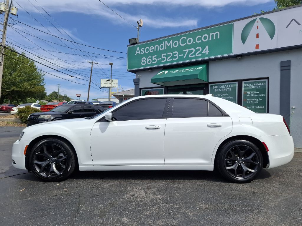 Photo 6 of this CHRYSLER 300