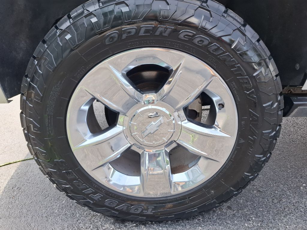 Photo 7 of this CHEVROLET TAHOE