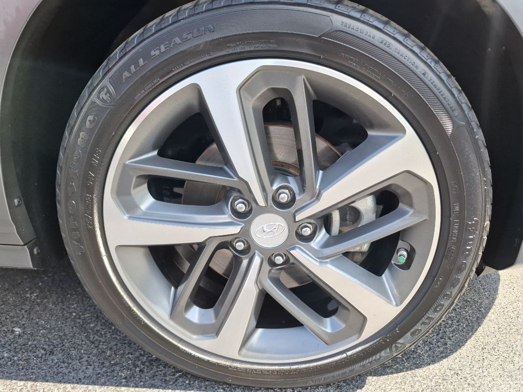 Photo 6 of this HYUNDAI KONA