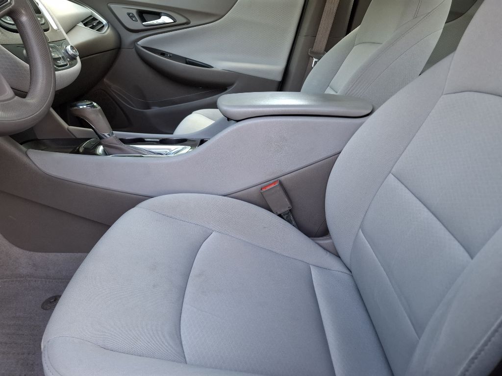 Photo 11 of this CHEVROLET MALIBU