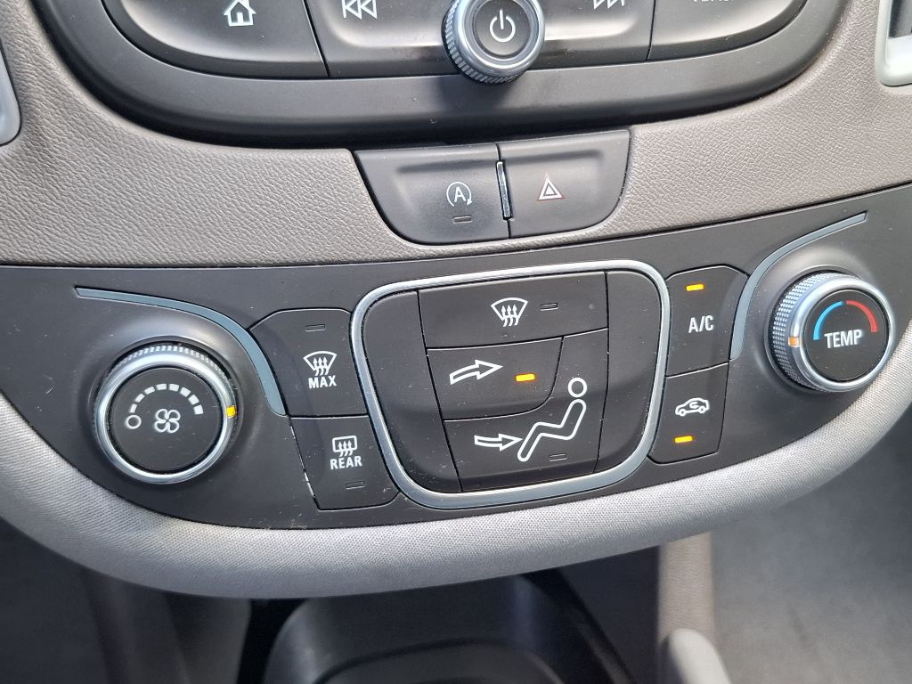 Photo 14 of this CHEVROLET MALIBU