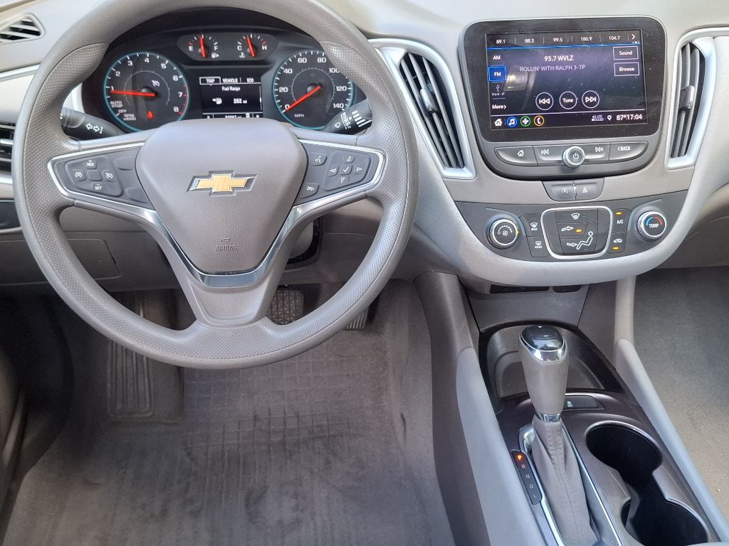 Photo 2 of this CHEVROLET MALIBU