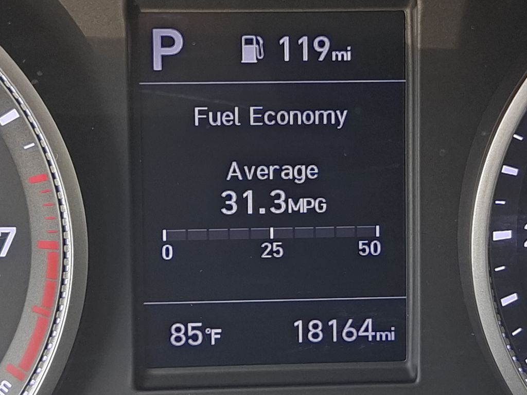 Photo 10 of this HYUNDAI ELANTRA