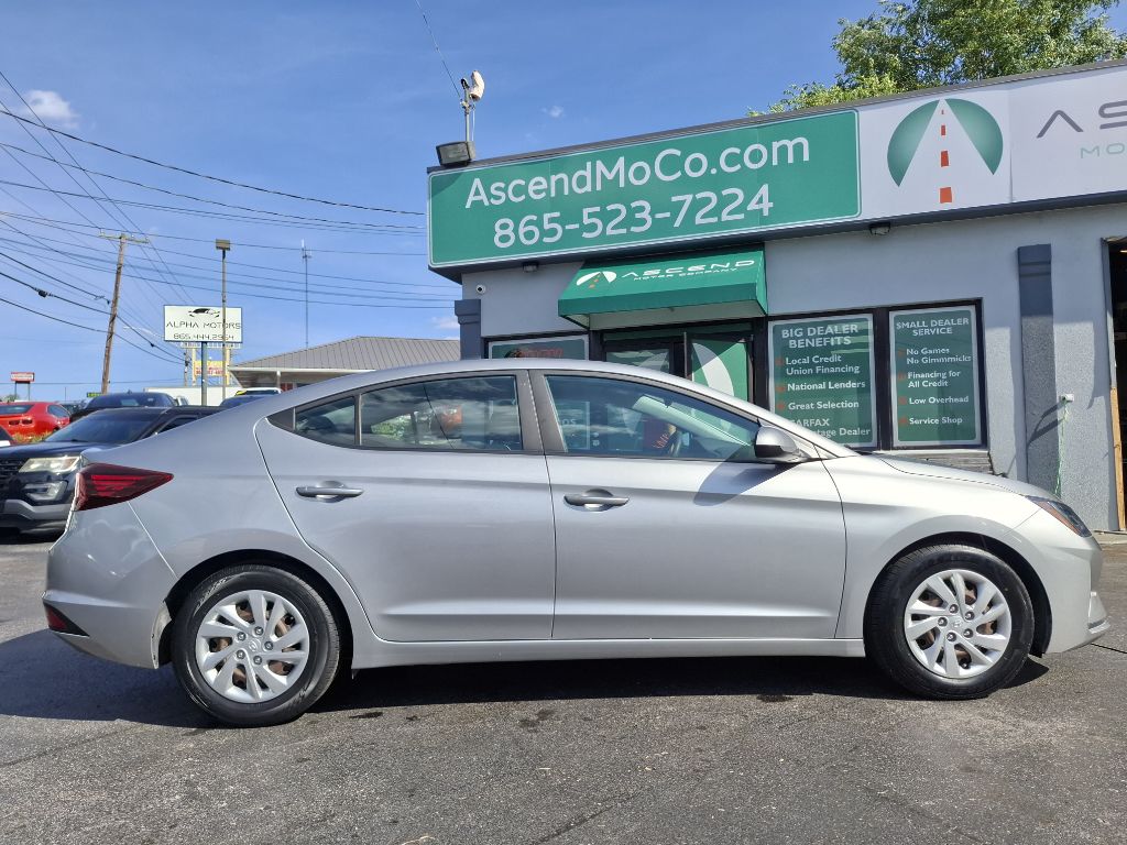 Photo 4 of this HYUNDAI ELANTRA