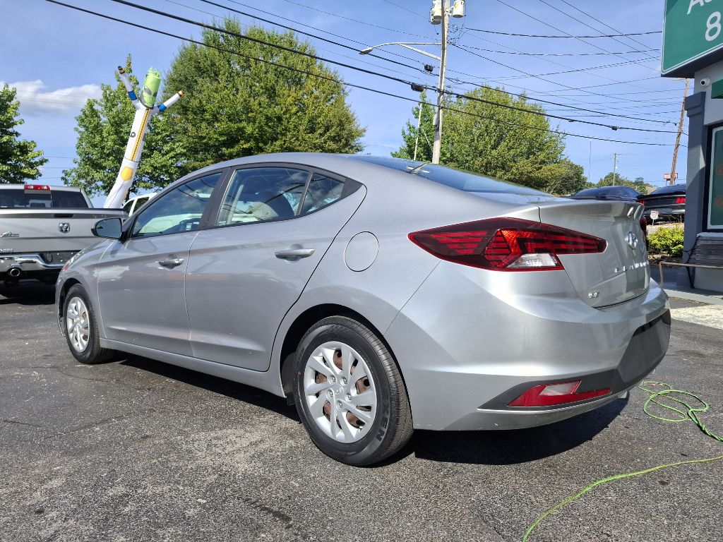 Photo 3 of this HYUNDAI ELANTRA