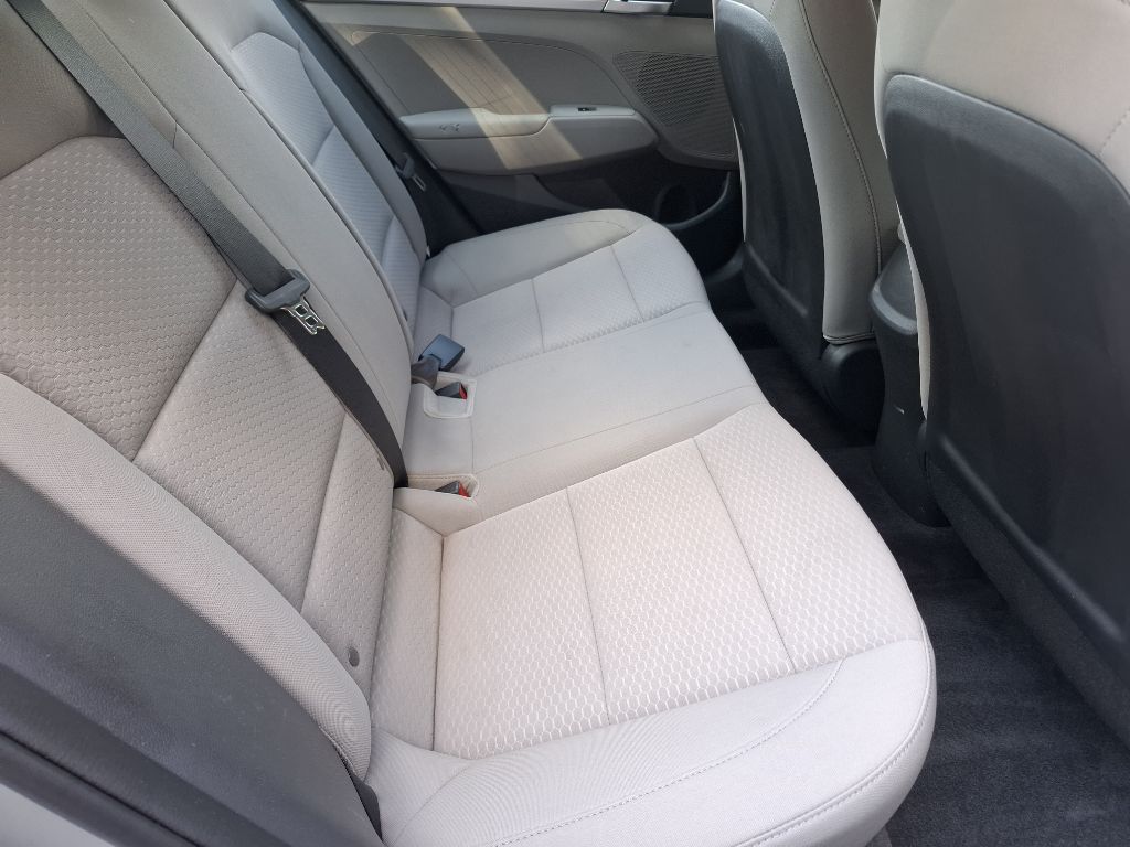 Photo 6 of this HYUNDAI ELANTRA
