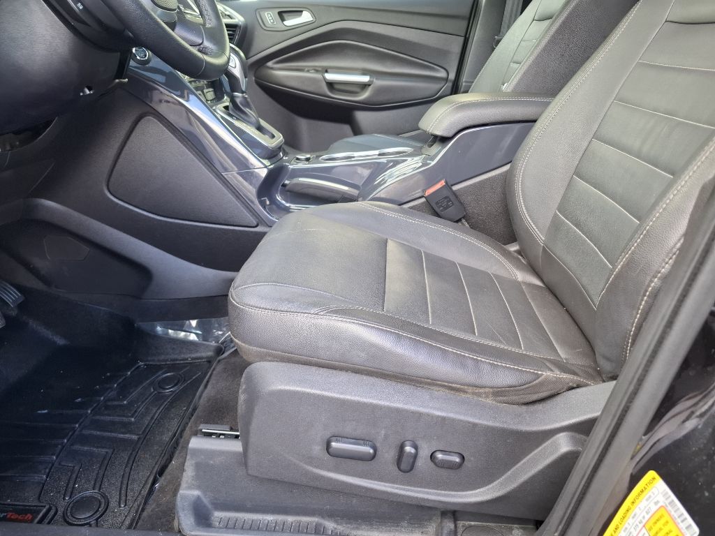 Photo 13 of this FORD ESCAPE