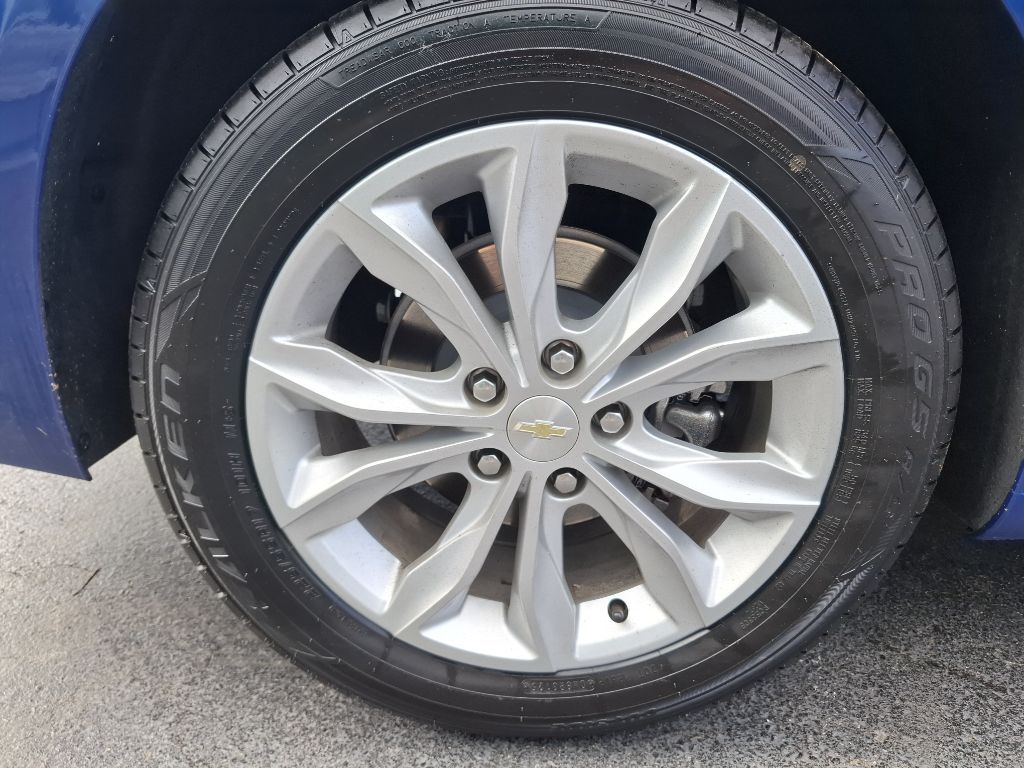 Photo 8 of this CHEVROLET MALIBU