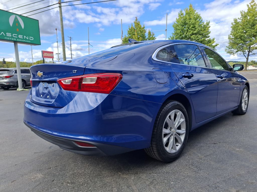 Photo 4 of this CHEVROLET MALIBU