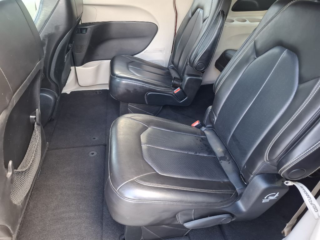 Photo 7 of this CHRYSLER VOYAGER