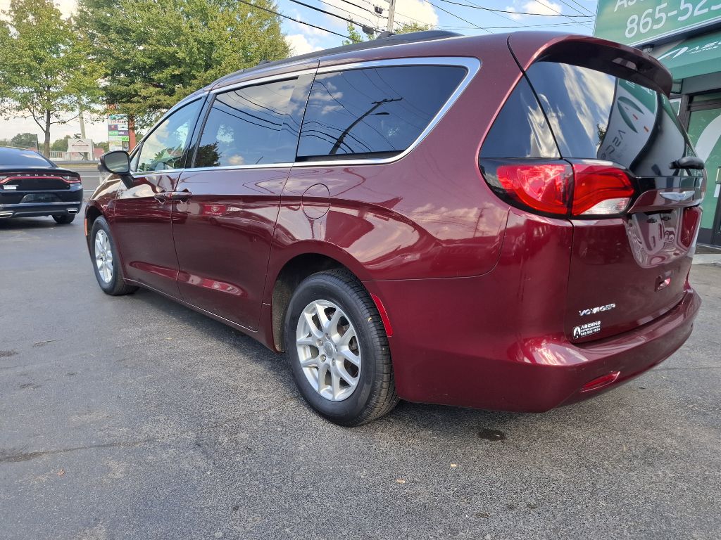 Photo 4 of this CHRYSLER VOYAGER