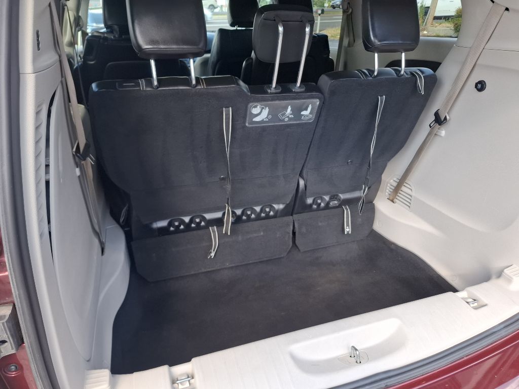 Photo 12 of this CHRYSLER VOYAGER
