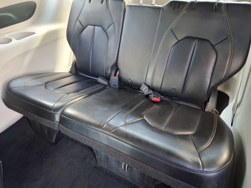Photo 9 of this CHRYSLER VOYAGER