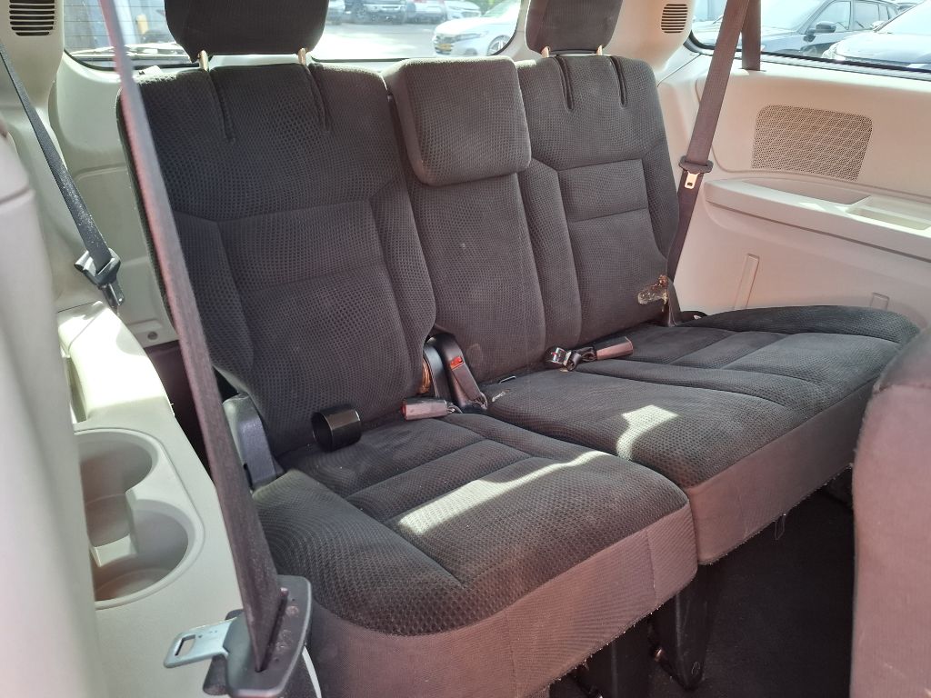 Photo 7 of this DODGE GRAND CARAVAN