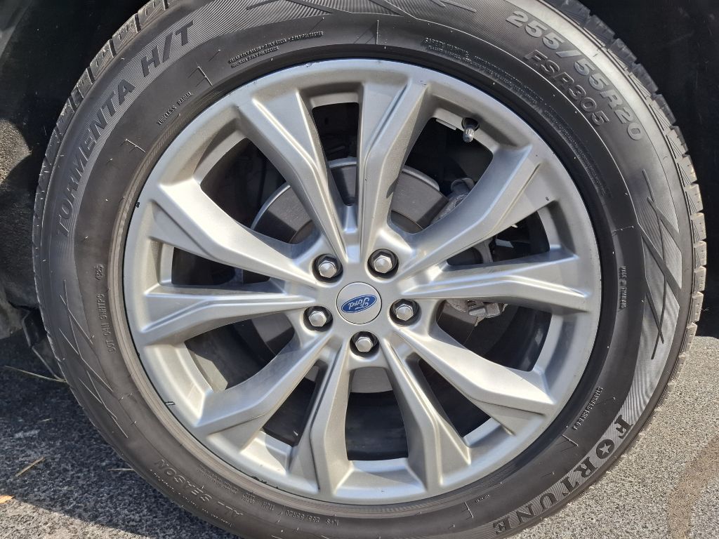 Photo 11 of this FORD EXPLORER