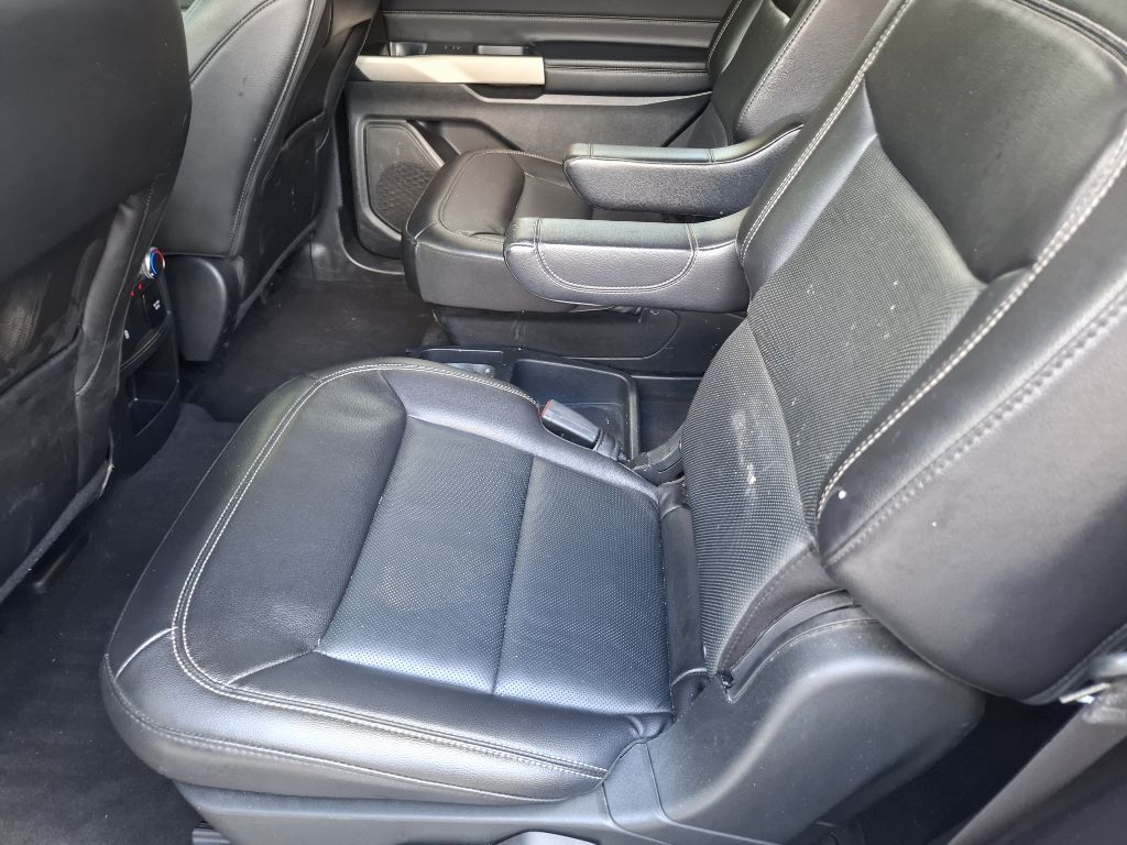 Photo 12 of this FORD EXPLORER