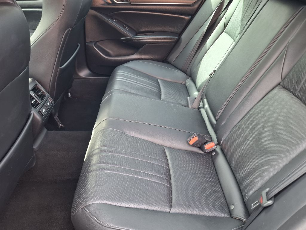 Photo 11 of this HONDA ACCORD HYBRID
