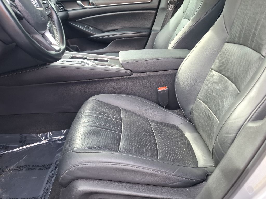 Photo 14 of this HONDA ACCORD HYBRID