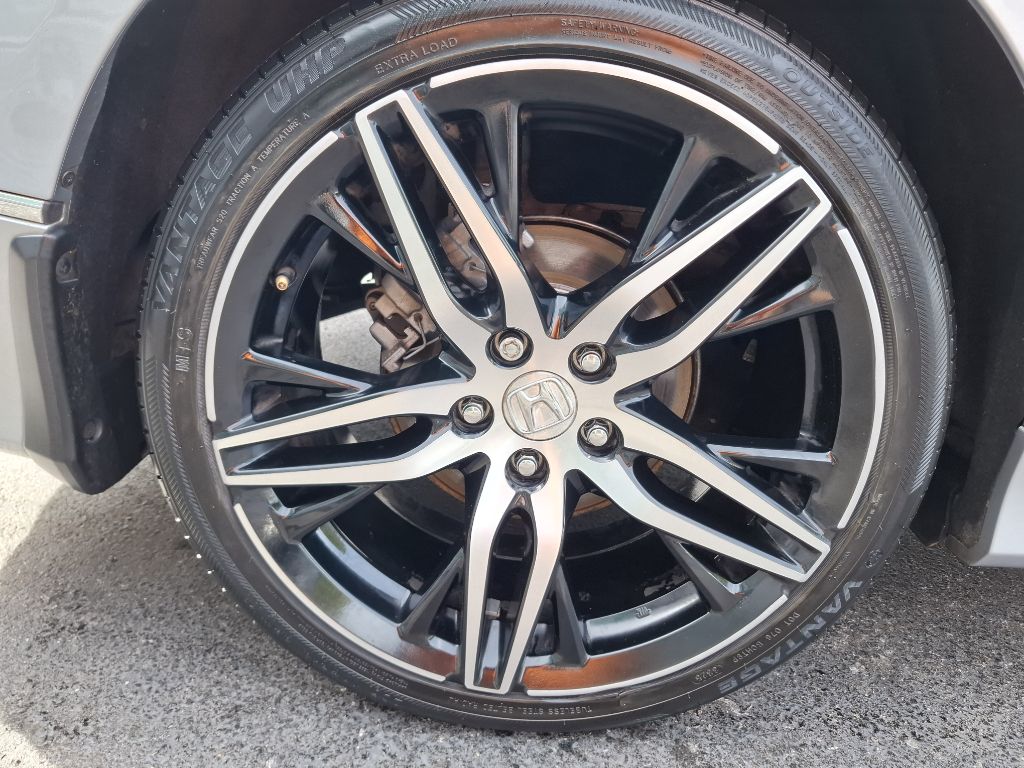 Photo 8 of this HONDA ACCORD HYBRID