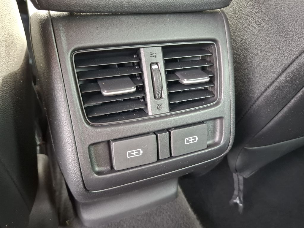 Photo 12 of this HONDA ACCORD HYBRID