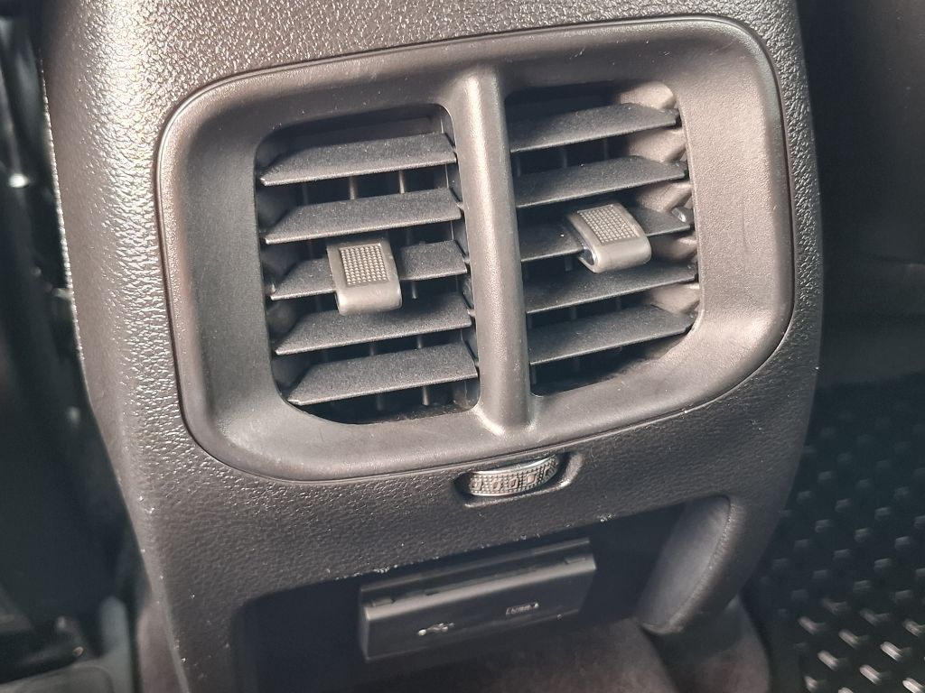 Photo 11 of this JEEP CHEROKEE