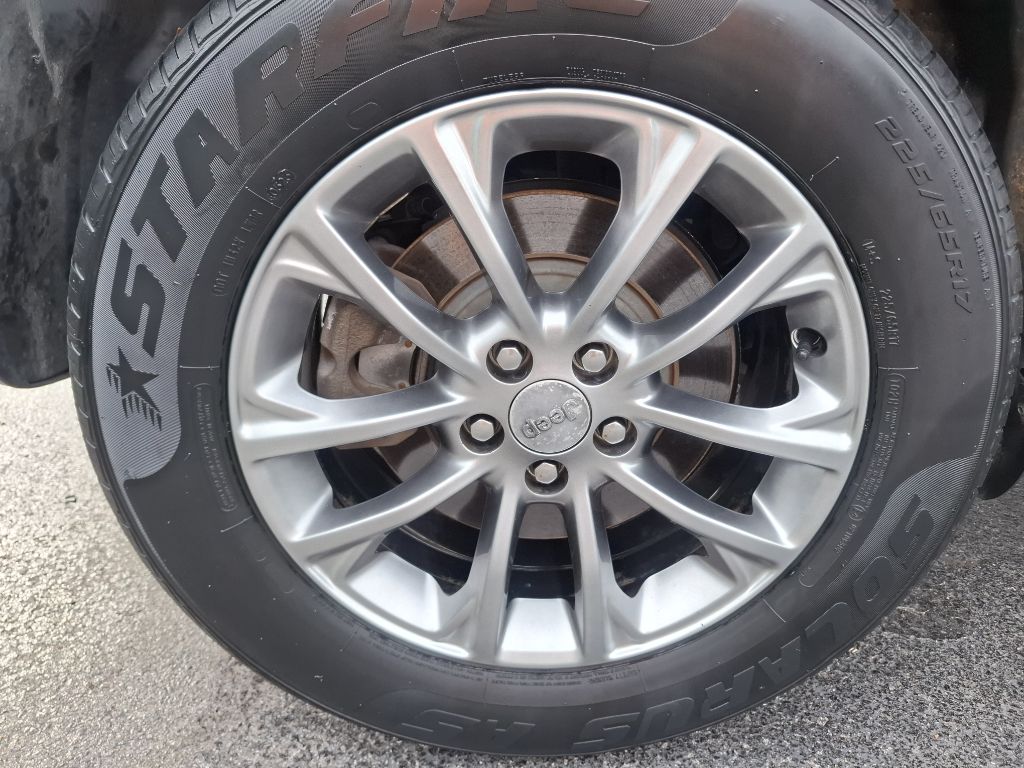 Photo 6 of this JEEP CHEROKEE