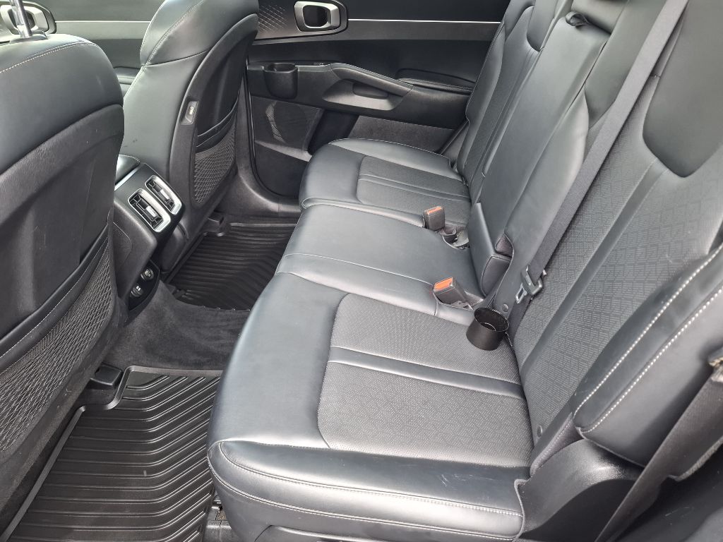 Photo 11 of this KIA SORENTO