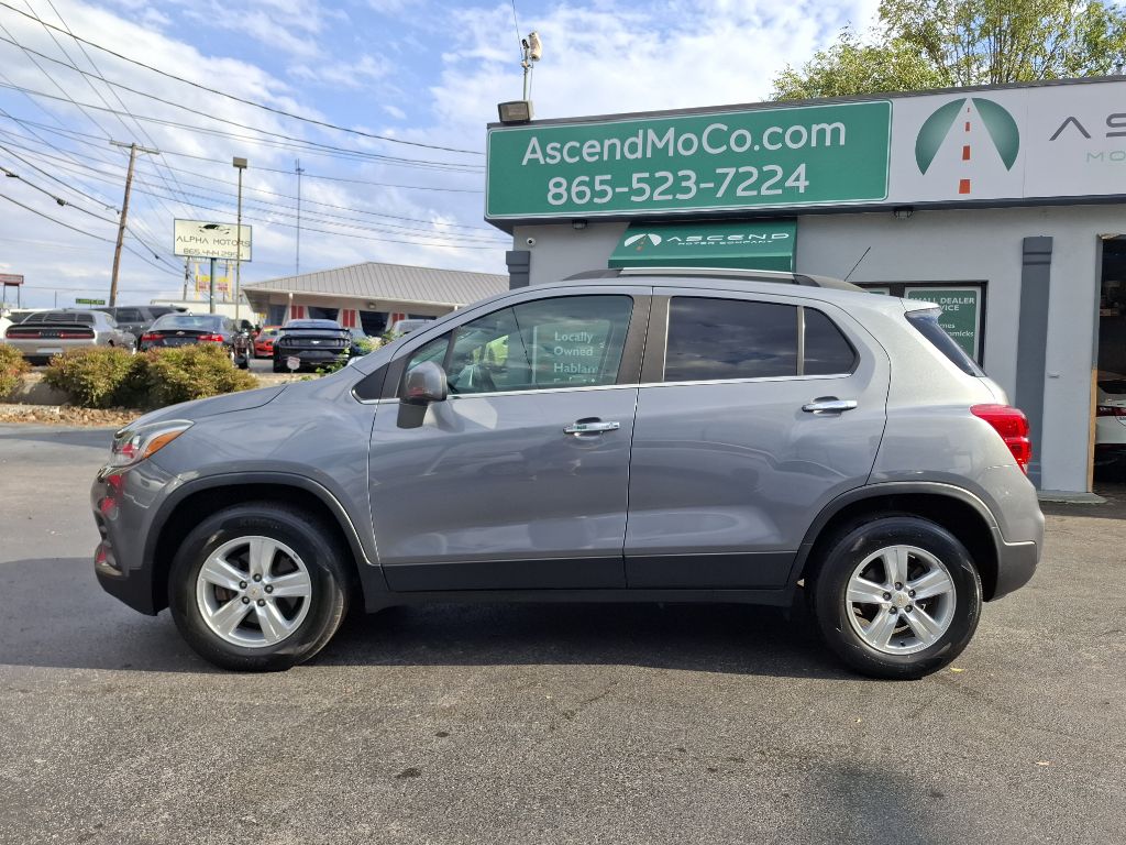 Photo 3 of this CHEVROLET TRAX