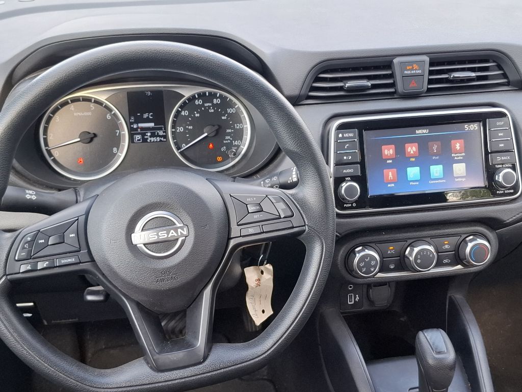 Photo 2 of this NISSAN VERSA