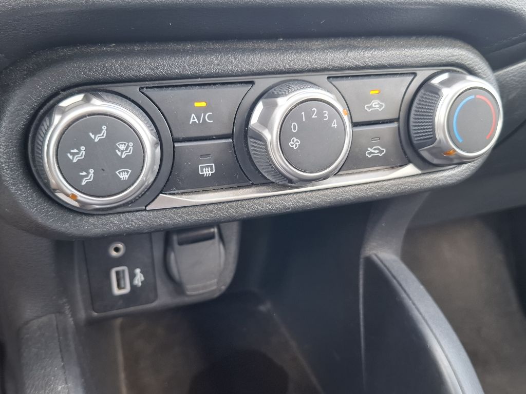 Photo 14 of this NISSAN VERSA